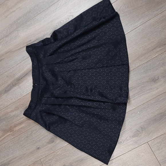 Banana Republic Factory navy blue & black damask short pleated skirt, size 8 - Picture 4 of 7